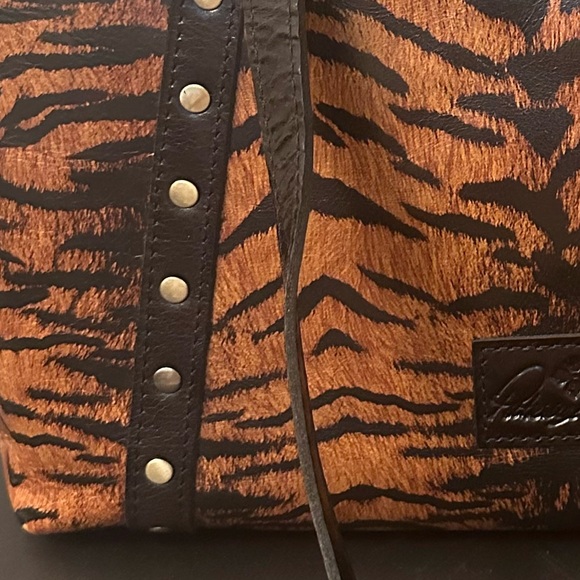 Patricia Nash Tiger Print Tote NWT - Picture 9 of 16
